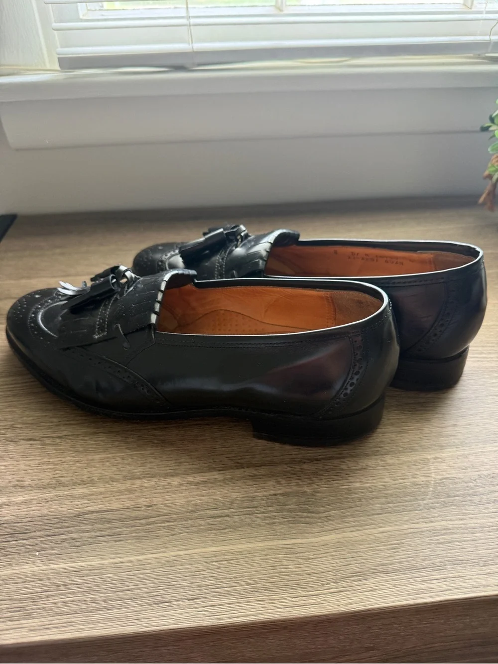 Johnston & Murphy Men's Black Leather Tassel Loafers Size 8